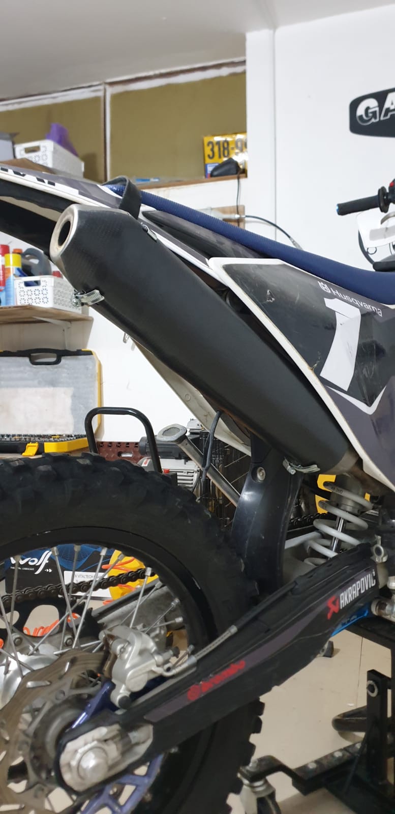 מגן קרבון לדוד פליטה אחורי 20-22 250/350 2 פעימות | לדגמי KTM/Husqvarna/GasGas